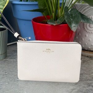 Coach White Leather Wristlet Zip Pouch